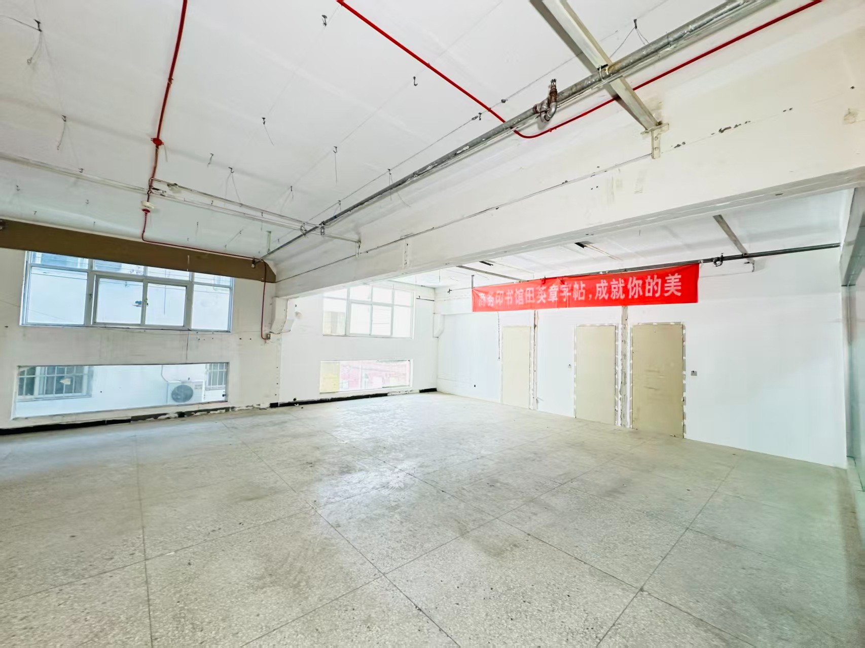 中迈红东方广场春都路副食文化园 OPC·AI产业园 以空间承载创新，以AI驱动未来。